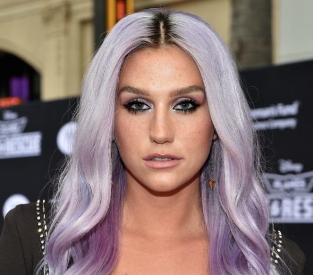 Kesha+Long+Hairstyles+Long+Wavy+Cut+f1mO2mWnoo6x